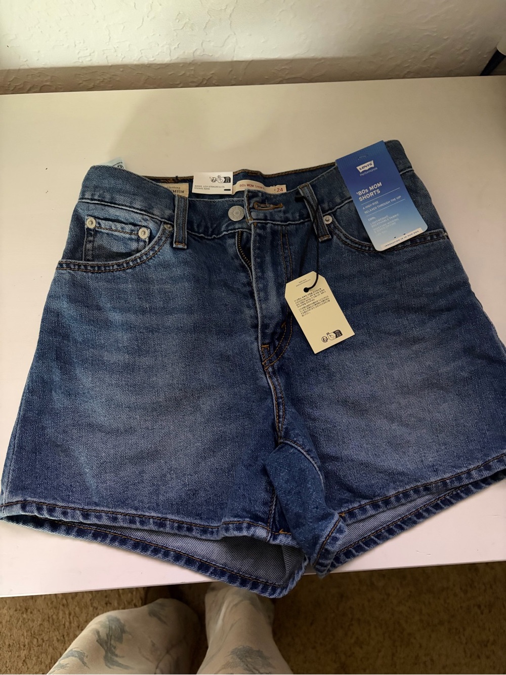 NWT Levis 80s Mom Lightweight Women's Shorts - Picture 5 of 5